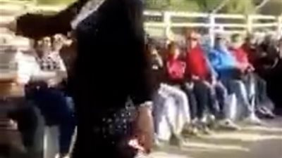 وكيلة مدرسة عن رقص معلمة: رقصت يوم فرح بنتي بالعصا.. والرقابة تنتهي وقت الخروج من العمل