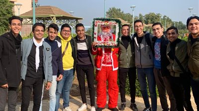 بابا نويل وهدايا عينية في أول يوم لامتحانات جامعة سوهاج | صور