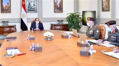 السيسي يوجه بتوفير جميع مصادر التمويل والمعدات المطلوبة لإدارة المخلفات بالمناطق الصناعية 