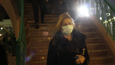 يسرا تقدم واجب العزاء في ابنة نقيب المحامين رجائي عطية