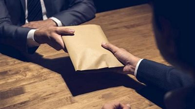 القبض على 6 موظفين تقاضوا رشوة لتسهيل البناء على الأراضي الزراعية بالغربية 