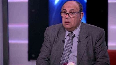 سلفتي بتغيظني وبتقولي جوزي أرجل من جوزك.. مبروك عطية: شغلي الجمجمة ووقفيها على الغسالة | فيديو