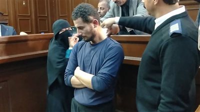 وسط تشديدات أمنية.. سفاح الإسماعيلية يصل محكمة الجنايات لحضور جلسة النطق بالحكم │ بث مباشر