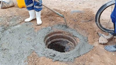 بدء تركيب أغطية مطابق الصرف الصحي المفقودة والتالفة بمدن القناة | صور 