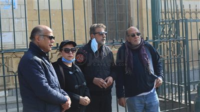 وصول جثمان أحمد الحجار إلى مسجد السيدة نفيسة لأداء صلاة الجنازة عليه