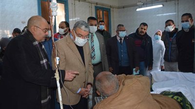 مصرع وإصابة 14 شخصا في حادث تصادم سيارتين بالمنيا