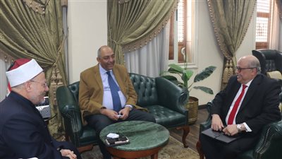 مفتي الجمهورية ومساعد وزير الخارجية يبحثان تحقيق الريادة الدينية المصرية في العالم