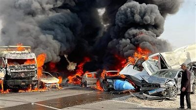  اشتعال 11 سيارة في حادث مروع على طريق الدائري الأوسطي | فيديو