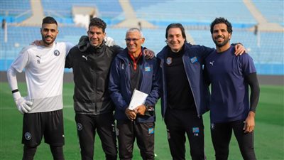 كوبر يستعيد ذكرياته مع شريف إكرامي وأحمد الشناوي | صور 