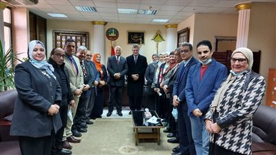 رئيس جامعة بنها يستقبل فريق محاكاة لتجديد الاعتماد الأكاديمي لكلية الطب البشري