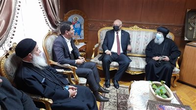 رئيس جامعة بنها يهنئ قيادات الكنيسة في القليوبية بعيد الميلاد المجيد