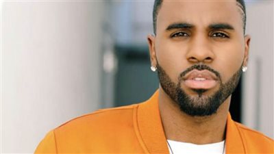 جيسون ديرولو يعتدي على شابين في لاس فيغاس | فيديو