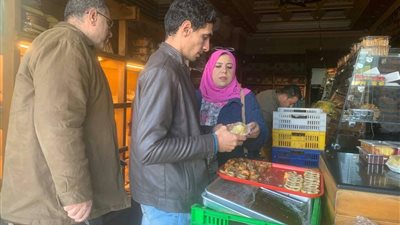 ضبط كميات من المواد الغذائية غير صالحة للاستهلاك الآدمي بحي غرب المنصورة 