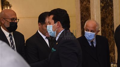 وزير الرياضة ورئيس مجلس الشيوخ على رأس الحضور في عزاء الكاتب الراحل إبراهيم حجازي