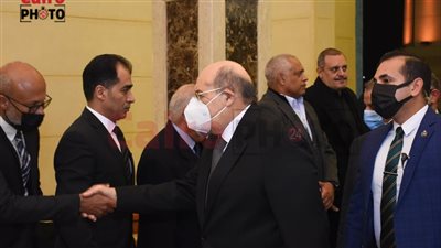 رئيس الشيوخ وإبراهيم محلب يتقدمان بواجب العزاء في وفاة إبراهيم حجازي