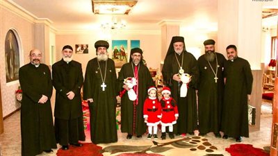 مطران الجيزة يهنئ الأنبا مقار بمناسبة عيد الميلاد المجيد
