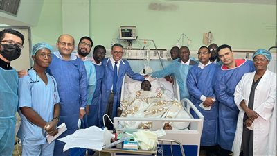 فريق طبي مصري يجري أول عملية زراعة كبد في ساحل العاج │ صور