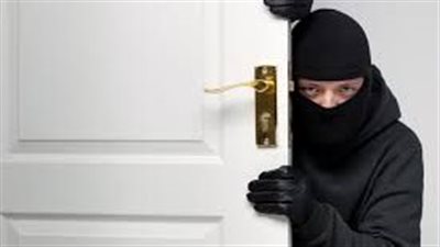 غلبه النوم وآخر نشر صورته على حساب الضحية.. مواقف ساخرة للصوص خلال السرقة | فيديو جراف