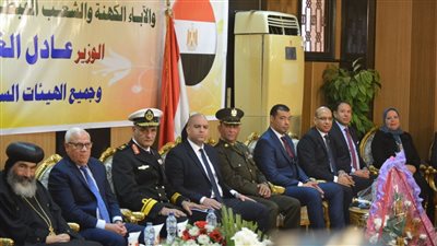 محافظ بورسعيد يقدم التهنئة للأنبا تادروس بالكاتدرائية: رسالة محبة وسلام