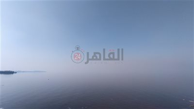 هُنا عروس الفيوم.. شبورة مائية خفيفة على ضفاف بحيرة قارون والمناطق المحيطة بها | لايف