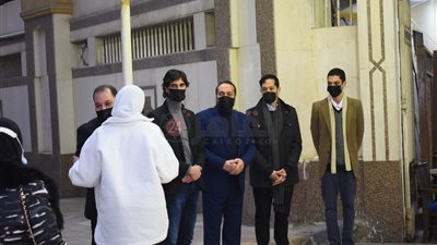 بدء توافد الحضور على عزاء أحمد الحجار بمسجد الحامدية الشاذلية