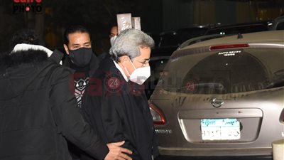 محمود سعد وإيناس عبد الدايم أول الحضور في عزاء أحمد الحجار