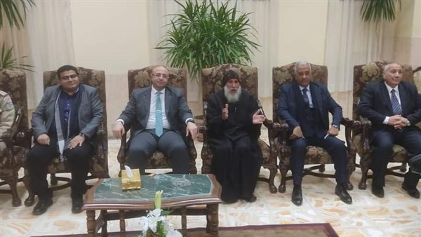 محافظ بني سويف يهنئ