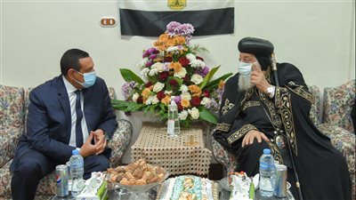 محافظ البحيرة يقدم التهنئة بعيد الميلاد المجيد للبابا تواضروس بدير الأنبا بيشوي | صور 