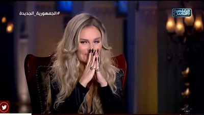 نيكول سابا تبكي أثناء حديثها عن مدير أعمالها: موته سبب لي شرخ وحزن ومفيش حد عوضني 