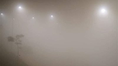 سحب ضبابية وشبورة مائية كثيفة تغطي طريق مصر الإسكندرية الزراعي | صور 