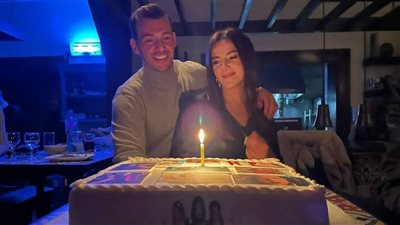 رامي رضوان يفاجئ دنيا سمير غانم بعيد ميلادها: قالي خارجين نتعشى ورحت لقيت أصحابي مستنيني