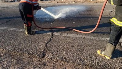 الدفع بسيارة إطفاء لإزالة آثار دماء ضحايا حادث تصادم أتوبيس وميكروباص في طور سيناء| صور