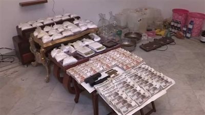 تسبب في إصابة ضابط وأمين شرطة.. سقوط تاجر مخدرات بـ 4 كيلو شابو بقنا