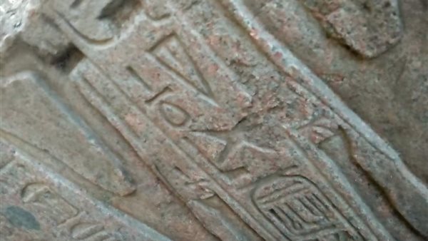 حجر اثري بالقناطر