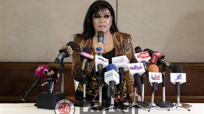 ليه الراجل مبيلاقيش راحته في البيت.. أول موضوعات صالون فيفي عبده من الساحل الشمالي (فيديو)