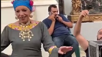 على أنغام “ليل إسكندرية”.. وصلة رقص لـ”عارفة عبد الرسول” بحواديت الشانزليزيه (فيديو)