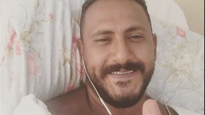بعد إجراء عملية دقيقة في القلب.. هاني محروس: “أرجوكم اللي بيدخن يبطل” (صورة)