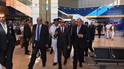 وزير الطيران المدني فى جوله تفقدية لمطاري القاهرة الجوي وشرم الشيخ (صور)