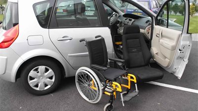 “التموين” تحذف أشخاص من ذوي الإعاقة بسبب امتلاكهم سيارة مجهزة