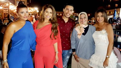 مرقس عادل يحتفل بخطوبة شقيقته بحضور صناع “حواديت الشانزليزيه” (صور)