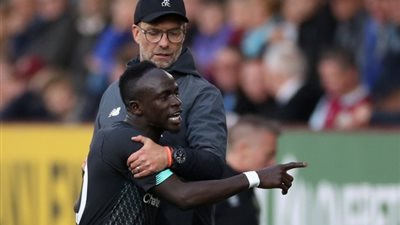 لاعب ليفربول يعلق على أزمة ساديو ماني ومحمد صلاح