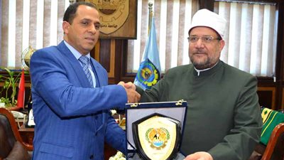 جامعة دمنهور تكرم وزير الأوقاف لنشره الفكر الإسلامي الصحيح