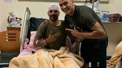 عصام الحضري يطمئن الجمهور على صحة عمرو زكي: “خضيتنا عليك يا بلدوزر” (صور)