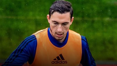 رسميًا| مانشستر يونايتد يعلن رحيل مدافع الفريق إلى بارما