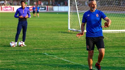 تدريبات شاقة لحراس مرمى الأهلي