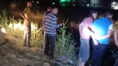 بعد انقلاب “توك توك”.. الإنقاذ النهري تحاول الوصول لطفل غريق بترعة بكفر البطيخ (صور)