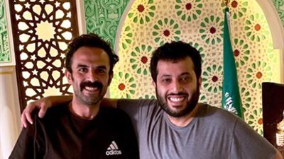 نجم برنامج “كرزي تاكسي” يكشف تفاصيل لقائه بالمستشار تركي آل الشيخ (خاص)