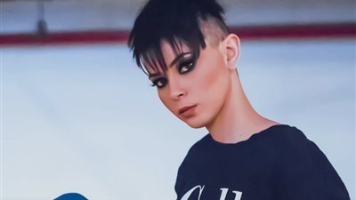 نصر محروس يطرح كليب “حكايات الحب” بإطلالة غريبة لهدير نبيل (فيديو)