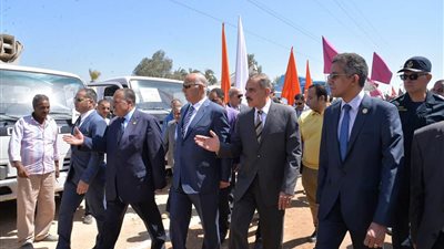 مسئول بمجلس الوزراء ومحافظ أسيوط يشهدان فاعليات خطة إدارة مخاطر السيول