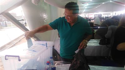 أحمد جلال يدلي بصوته في عمومية الزمالك (صور)